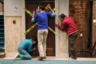 The Big Bang Theory – Führen nichts Gutes im Schilde: Sheldon (Jim Parsons, M.), Rajesh (Kunal Nayyar, r.) und Howard (Simon Helberg, l.) ...