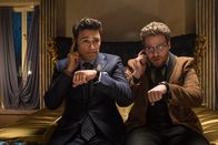 The Interview – Als Dave Skylark (James Franco) und sein Produzent Aaron (Seth Rogen, r.) nach Nordkorea fliegen, um Präsident Kim Jong-un zu interviewen, werden sie zudem von der amerikanischen Regierung als Agenten angeheuert. Dabei kann bestimmt nichts schiefgehen, oder?