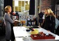 Rote Rosen – ARD ROTE ROSEN FOLGE 1685 Uhr im ERSTEN. Lisa (Daniela Wutte, r.) macht Tine (Maike Bollow, l.) eine schroffe Ansage, sich aus ihrem Leben heraus zu halten.