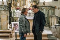 Matula: Der Schatten des Berges – Matula (Claus Theo Gärtner, l.) ermittelt - sehr zum Missfallen von Bürgermeister Otting (Martin Feifel, r.).