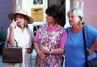 Kaisermühlen Blues – (v.li.) Ellen Umlauf (Frau Kaiser), Brigitte Swoboda (Frau Koziber), Marianne Mendt (Gitti Schimek).