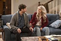 B Positive – Drew Dunbar (Thomas Middleditch, l.); Gina Dabrowski (Annaleigh Ashford, r.)