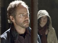 Mankells Wallander – WDR Fernsehen MANKELLS WALLANDER - DER UNSICHTBARE GEGNER, "mastermind", Schweden/Deutschland 2005, Regie Peter Flinth Uhr. Kommissar Martinsson (Douglas Johansson) und seine Kollegin Jolanta (Suzanna Dilber) sind dem Killer auf der Spur.