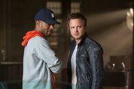 Need for Speed – Der Autowerkstatt Besitzer Tobey Marshall (Aaron Paul, r.) und sein Kumpel Benny (Scott Mescudi, l.) lassen sich auf einen illegalen Deal ein, um die Firma von Tobeys verstorbenem Vater zu retten. Mit ungeahnten Folgen ...