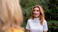 Sturm der Liebe – Zwischen Alexandra (Daniela Kiefer, r.) und Yvonne (Tanja Lanäus, l.) eskaliert die Situation, als beide in den See stürzen.