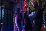 Lucifer – (v.l.n.r.) Eve (Inbar Lavi); Mazikeen (Lesley-Ann Brandt); Amenadiel (DB Woodside)