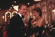 No Way Out – L-R: Tom Farrell (Kevin Costner) und Susan Atwell (Sean Young)