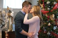 Maggies Weihnachtswunder – L-R: Casey (Luke Macfarlane) and Maggie (Jill Wagner)