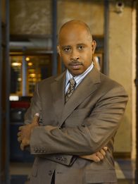 Castle – (3. Staffel) - Inzwischen weiß Captain Roy Montgomery (Ruben Santiago-Hudson) die Mitarbeit von Richard Castle in seinem Team zu schätzen.