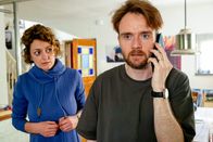Der Alte – Max Schmiedinger (Andreas Bongard) und seine Frau Geli Schmiedinger (Sofie Gross) spielen ein gefährliches Spiel mit dem Täter.