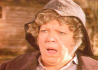 Unsere kleine Farm – So leicht gibt Kezia (Hermione Baddeley) nicht auf. Sie verteidigt ihr Haus sogar mit der Harpune ...