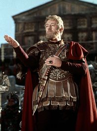 Der Untergang des Römischen Reiches – rbb Fernsehen DER UNTERGANG DES RÖMISCHEN REICHES, "The Fall Of The Roman Empire" Uhr. Caesar Marc Aurel (Alex Guiness) wird von seinen Untergebenen als gütiger und friedliebender Herrscher verehrt.