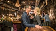 Der Bergdoktor – Der Bergdoktor Staffel 12 Folge 8 Liebespaar: Hans Sigl als Bergdoktor Dr. Martin Gruber, Simone Hanselmann als Franziska