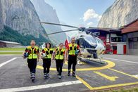 Mona mittendrin – Mona mittendrin Air-Glaciers im Einsatz – Rettung aus der Luft Klaus Müllener, Rettungssanitäter, Mona Vetsch, Bettina Eberle, Notärztin, Arno Parli, Pilot 2025 Copyright: SRF