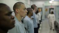 Überleben hinter Gittern – Strammstehen für die Freiheit: Im Bootcamp wird den Sträflingen alles abverlangt.