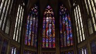 Große Erfindungen – Glas war im Mittelalter sehr teuer und zerbrach leicht. Es zu ersetzen war also sehr teuer. Für den Bau von Kathedralen waren der Preis und die Nutzung von Glas kein Problem.