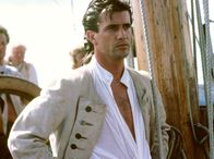 Die Bounty – MDR Fernsehen DIE BOUNTY, "The Bounty" Uhr. Fletcher Christian (Mel Gibson, 3. v. re.) erster Offizier der Bonty, plant eine Meuterei.