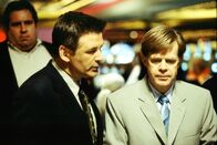 The Cooler - Alles auf Liebe – Shelly Kaplow (Alec Baldwin, 2. v. l.); Bernie Lootz (William H. Macy, r.)