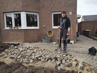 Terra Xpress – Felix Möller ist fest entschlossen, seinen zugepflasterten Garten in einen blühenden Naturgarten zu verwandeln.