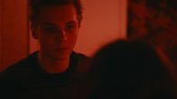 Unseen – Das Verhalten seiner Mutter schockiert Pierre (Jérémy Gillet) immer mehr. Ihm wird klar, dass es so nicht weitergehen kann, also entschließt er sich, zu handeln.