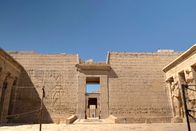 Cold Case – Auf dem Gelände des Totentempels von Ramses III. in Medinet Habu finden sich Spuren, die zu seinen Mördern führen könnten. Die Mauern sind über 3.000 Jahre alt.