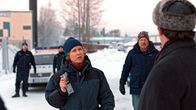 Rebecka Martinsson – Kommissarin Mella (Eva Melander) und Kollege Sven-Erik Ståhlnacke (Thomas Oredsson, 2. v. re.) ermitteln in einem rätselhaften Mordfall.; ARD Degeto REBECKA MARTINSSON - DER SCHWARZE STEG, "Rebecka Martinsson - Svart Stig" Uhr im ERSTEN. Kommissarin Mella (Eva Melander) und Kollege Sven-Erik Ståhlnacke (Thomas Oredsson, 2. v. re.) ermitteln in einem rätselhaften Mordfall.