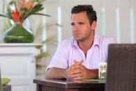 Death in Paradise – Hatte Simon (Leo Staar), der Verlobte von Jenny, etwas mit ihrem Tod zu tun?