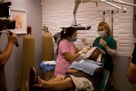 Dr. Pimple Popper – Dr. Sandra Lee and Medical Assistant Kristi perform surgery on Josh.