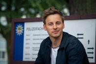 Blutige Anfänger – Marc Abel (Timmi Trinks) fühlt sich wohl in der Mordkommission.
