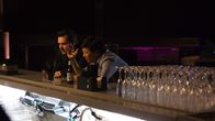 Killing Hasselhoff – Tommy (Jim Jefferies, l.); Chris Kim (Ken Jeong, r.)