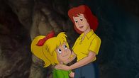 Bibi Blocksberg – Bibi kann durch Hexerei von außen die Eingeschlossenen in der Höhle wieder befreien.