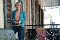 Escape Plan – Geschäftskollegin Abigail (Amy Ryan) macht sich Sorgen. Breslin scheint wie vom Erdboden verschwunden.