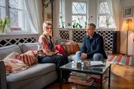 SOKO Leipzig – Kurz vor der Tat hat sich das Mordopfer mit ihrer Schwester Milla Seybold (Lena Schmidke, l.) um das Erbe der Eltern gestritten.