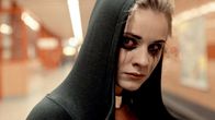 Goethes Faust – MDR FERNSEHEN GOETHES FAUST Uhr. Meph (Runa Pernoda Schaefer) behauptet der Teufel selbst zu sein.