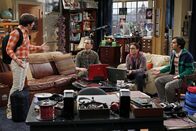The Big Bang Theory – Planen einen Männerabend: Sheldon (Jim Parsons, 2.v.l.), Raj (Kunal Nayyar, r.), Leonard (Johnny Galecki, 2.v.r.) und Howard (Simon Helberg, l.) ...