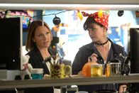 Navy CIS – Ermitteln zusammen in einem neuen Fall: NCIS Special Agent Maureen Cabot (Kelli Williams, l.) und Abby (Pauley Perrette, r.) ...