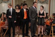How I Met Your Mother – Rückblick auf eine ganz besondere Hochzeit: (v.l.n.r.) Barney (Neil Patrick Harris), Robin (Cobie Smulders), Ted (Josh Radnor), Marshall (Jason Segel) und Lily (Alyson Hannigan) ...