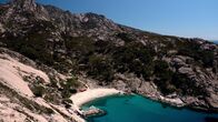 Inseln Italiens – Ein Granitfelsen im Meer: das Inselchen Montecristo gehört zum toskanischen Archipel und steht unter strengem Naturschutz. Es darf nur mit einer Genehmigung des italienischen Staates besucht werden.
