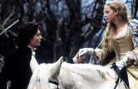 Sleepy Hollow – Zwischen dem Gendarm Ichabod Crane (Johnny Depp, l.) und Katrina (Christina Ricci, r.) bahnt sich eine Romanze an ...
