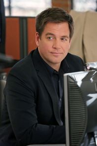 Navy CIS – Nachdem das Team in einem Truck eine ganze Ladung gefälschter Schutzwesten gefunden hat, die Eigentum des Marine Corps sind, will DiNozzo (Michael Weatherly) wissen, wie sie in Umlauf gekommen sind ...