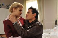 Sturm der Liebe – Mandy (Lara Mandoki, l.); Thiago (Alfonso Losa, r.)