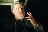 Tricks – Roy und Frank wollen den Geschäftsmann Chuck Frechette (Bruce McGill) um 80.000 Dollar betrügen.