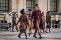 Wonka – Zu zweit sind sie stärker, v.li.: Calah Lane als Noodle, Timothée Chalamet als Willy Wonka