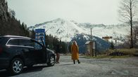 True Stories: Mafiajäger – Die Fahrt von zwei Frauen aus NRW nach Italien wird szenisch nachgestellt. Sie stehen im Verdacht, Kurierfahrten für die 'Ndrangheta durchzuführen.