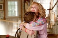 The Goldbergs – Die Goldbergs Staffel 1 Folge 3 Erdrückende Mutterliebe: Sean Giambrone als Adam Goldberg, Wendi McLendon-Covey als Beverly Goldberg