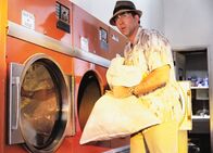 Matchstick Men - Tricks – Matchstick Men – Tricks Geldwäsche einmal anders: Nicolas Cage als Roy Waller Copyright: SRF/2003 Warner Bros. Entertainment Inc.
