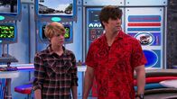 Henry Danger – L-R: Henry Hart (Jace Norman), Captain Man / Ray Manchester (Cooper Barnes)