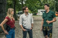 SOKO München – Resi Schwaiger (Mersiha Husagic, l.) und Dominik Morgenstern (Joscha Kiefer, M.) sprechen mit Walter Mooshuber (Andreas Bittl, r.).
