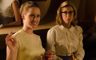 Velvet – Luisa (Manuela Vellés, l.); Rita Montesinos (Cecilia Freire, r.)