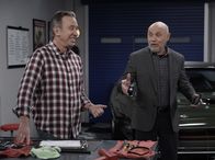 Last Man Standing – Mike Baxter (Tim Allen, l.); Ed Alzate (Hector Elizondo, r.)